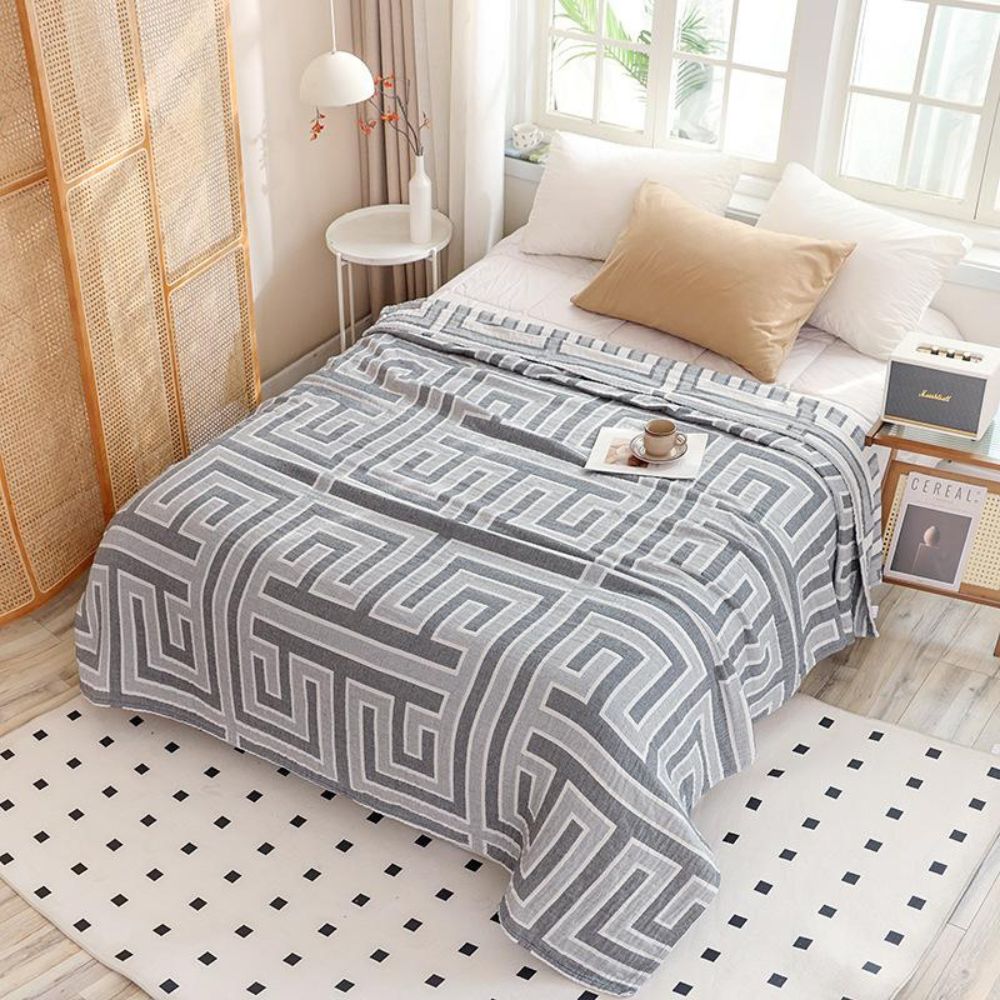 Cozy Geometric Pattern Throw Blanket
