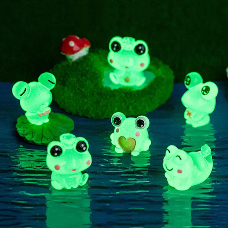Vibrant Small Frog Statues for Home Decoration - Luxicro