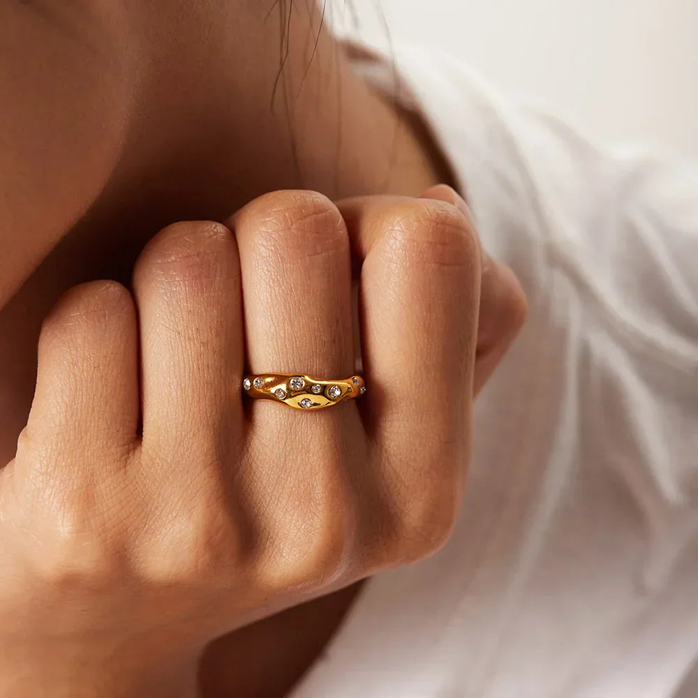 Elegant 14K Gold Diamond Wedding Ring - Luxicro