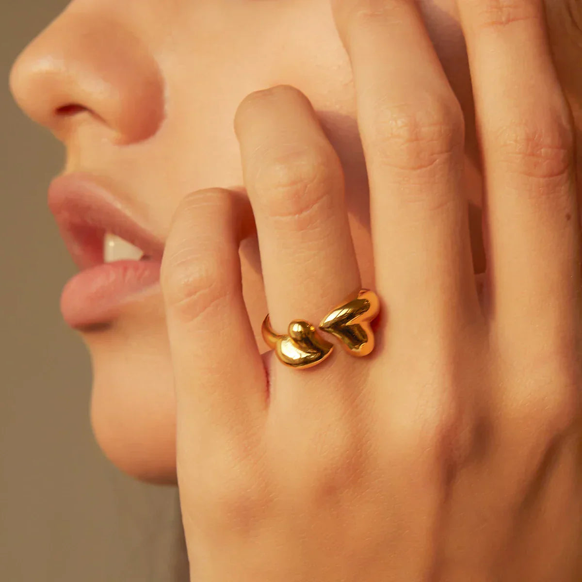 Lovely Silver Tone Heart Ring - Luxicro