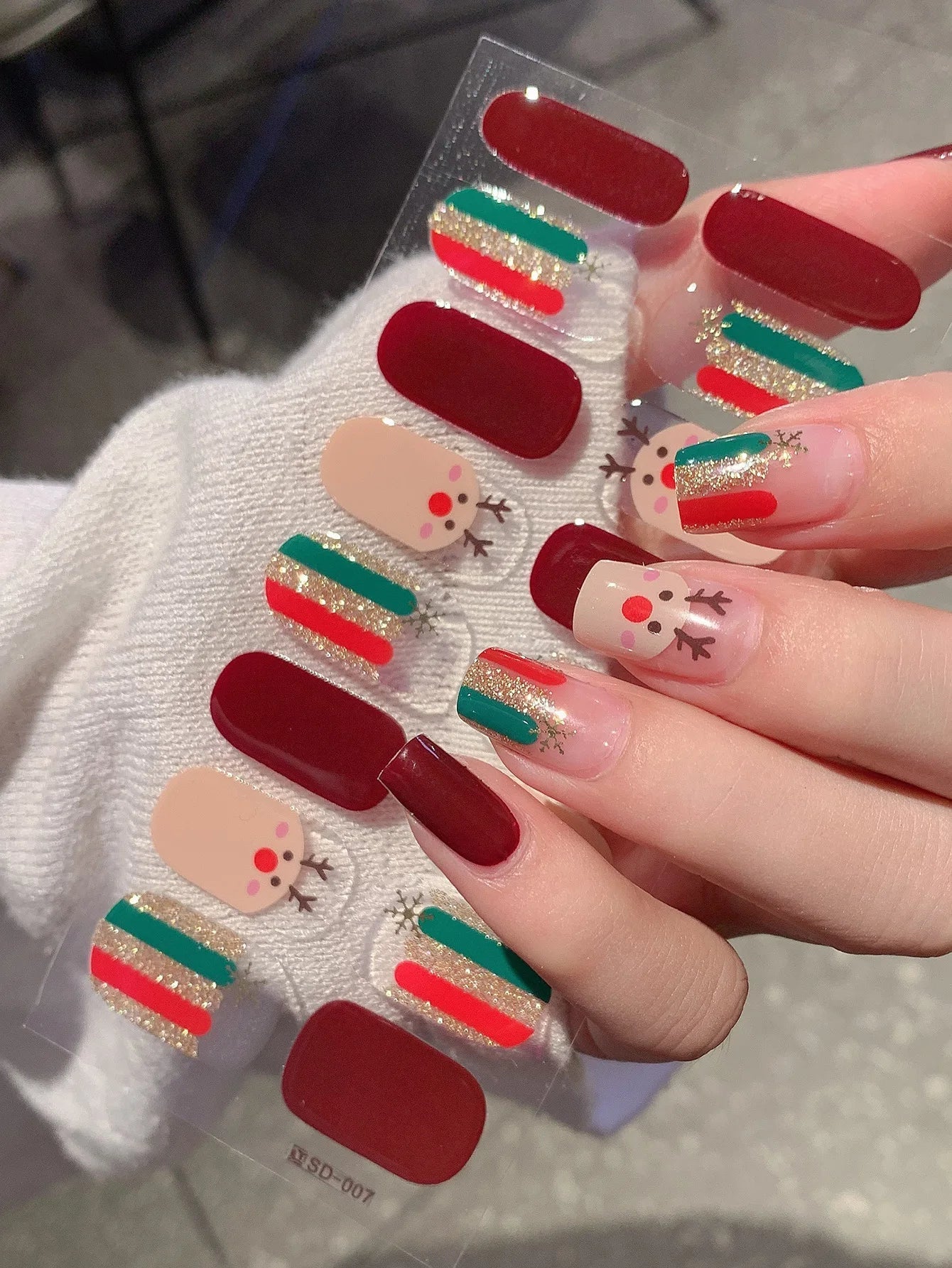 Simple DIY Holiday Nail Art Set
