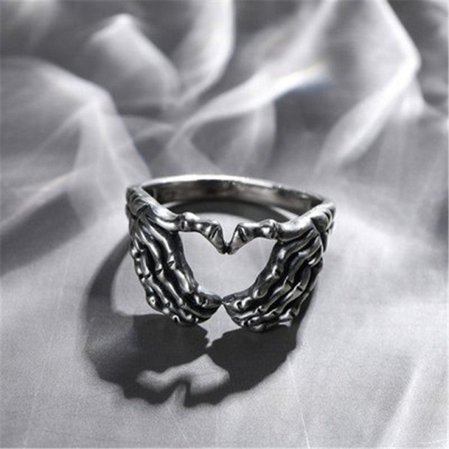 Vintage Style Skull Love Ring - Luxicro