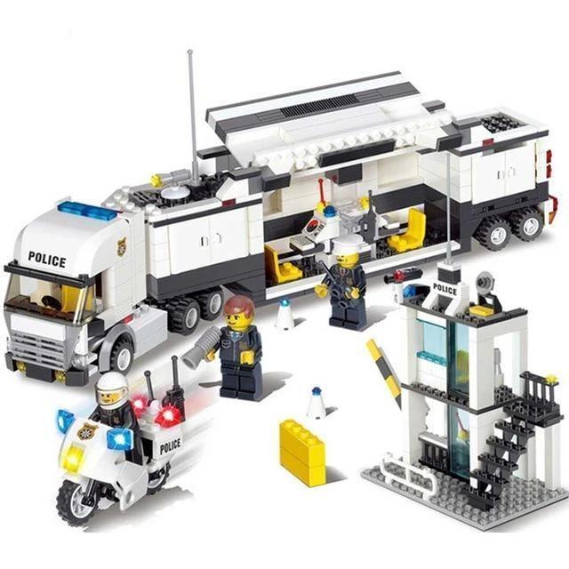 Customizable Beach Police Station Set
