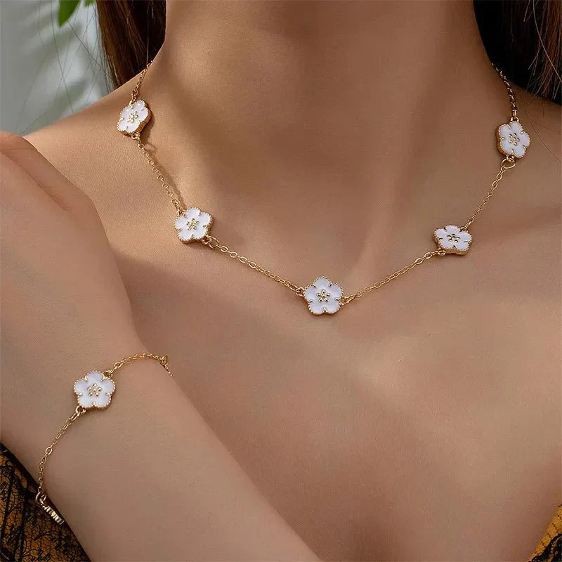 Luxurious Sterling Silver Four Leaf Necklace Set - Luxicro
