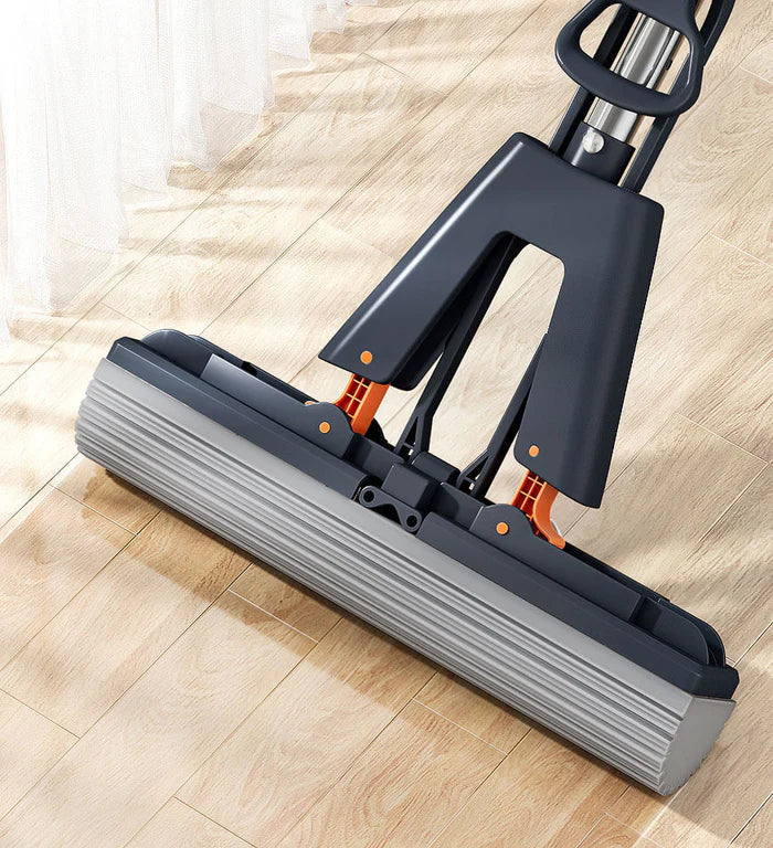 Effortless Cleaning Mop with Automatic Scrubbing Feature