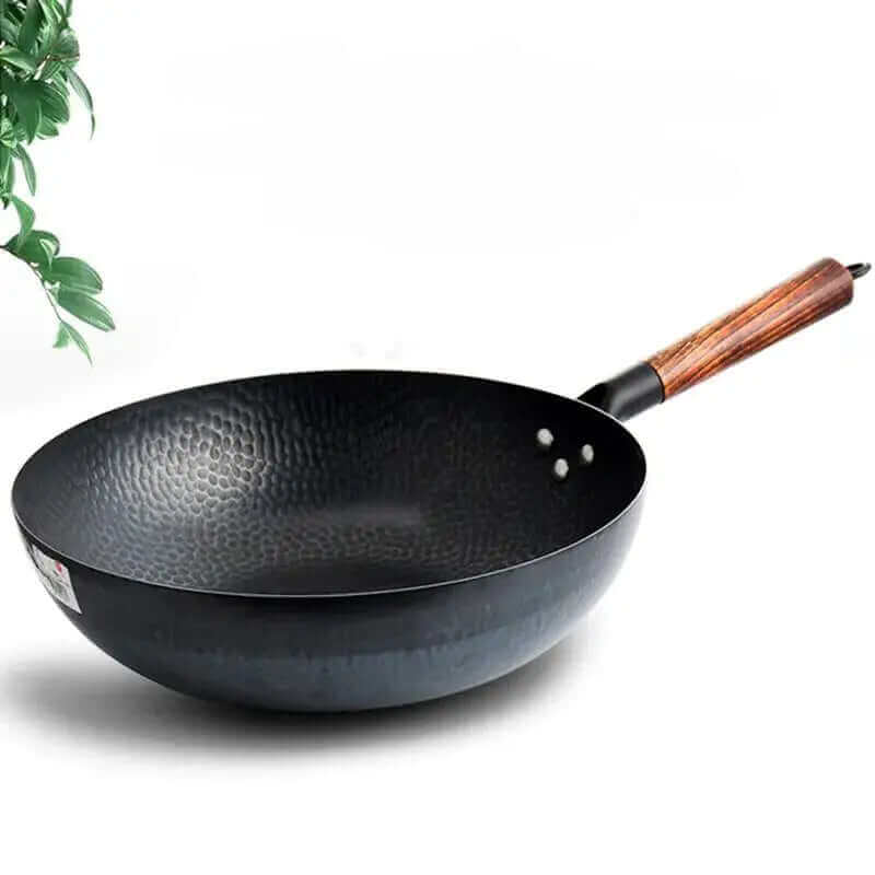 Authentic Cast Iron Wok with Lid - Luxicro