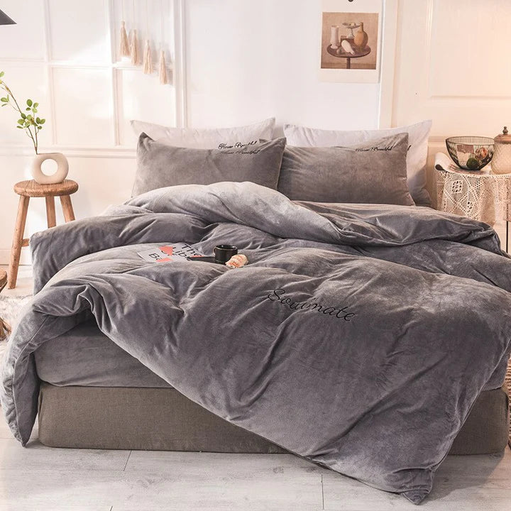 Cozy Fleece Bedding Set for Warm Sleep