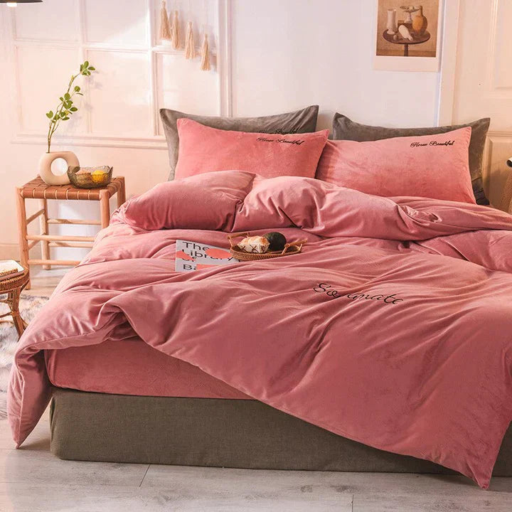 Cozy Fleece Bedding Set for Warm Sleep