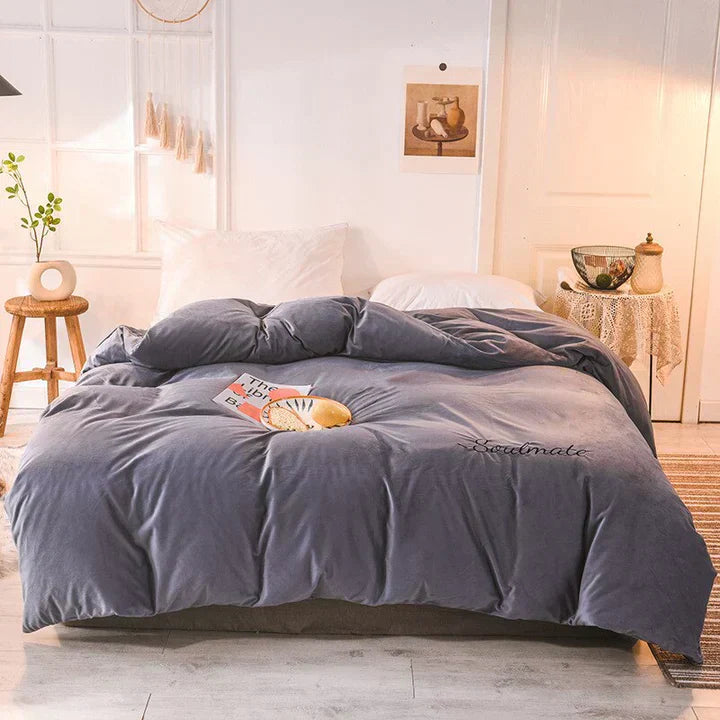 Cozy Fleece Bedding Set for Warm Sleep