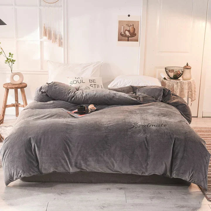 Cozy Fleece Bedding Set for Warm Sleep