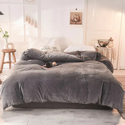 Cozy Fleece Bedding Set for Warm Sleep