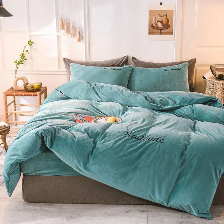 Cozy Fleece Bedding Set for Warm Sleep