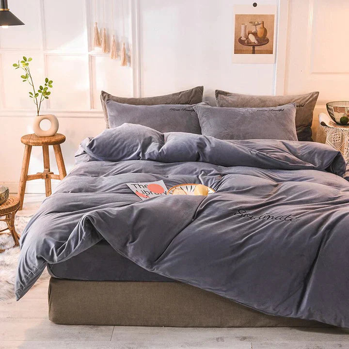 Cozy Fleece Bedding Set for Warm Sleep