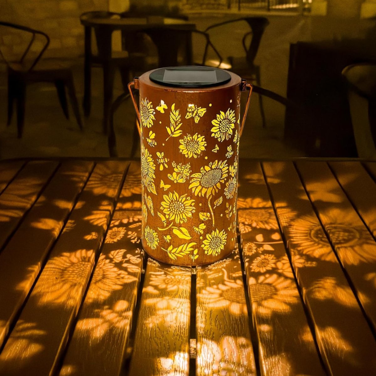 Bright Garden Solar Powered Lantern - Luxicro