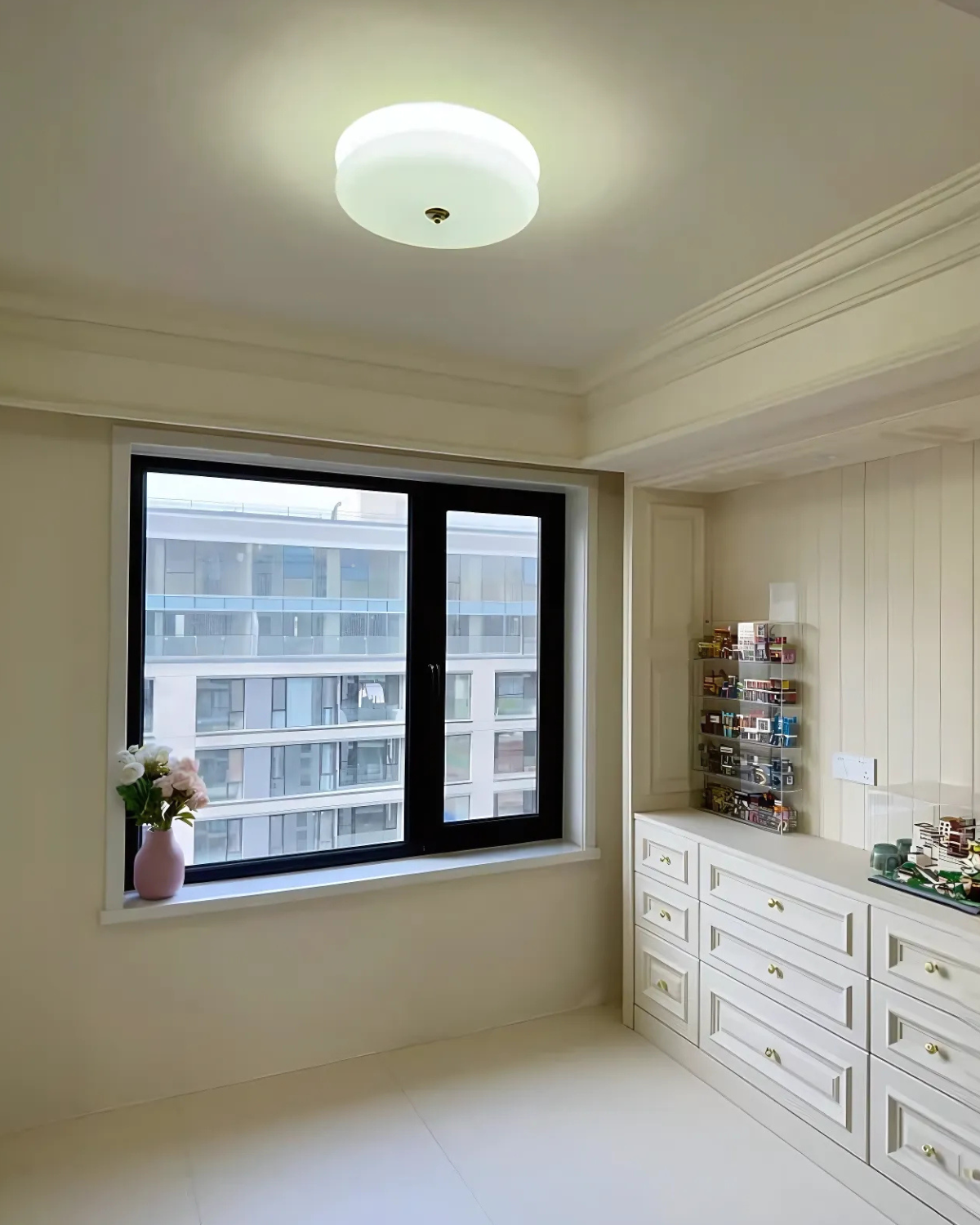 Modern Ceiling Lamp Sleek Design