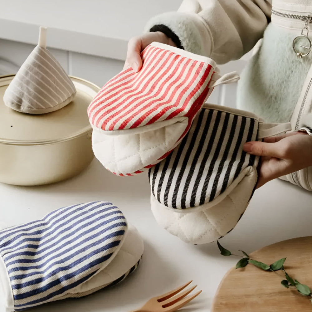 Bright Red Oven Mitts Heatproof Cooking Gloves