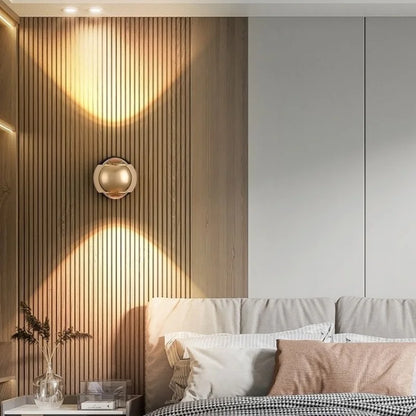 Contemporary Adjustable LED Wall Lamp - Luxicro
