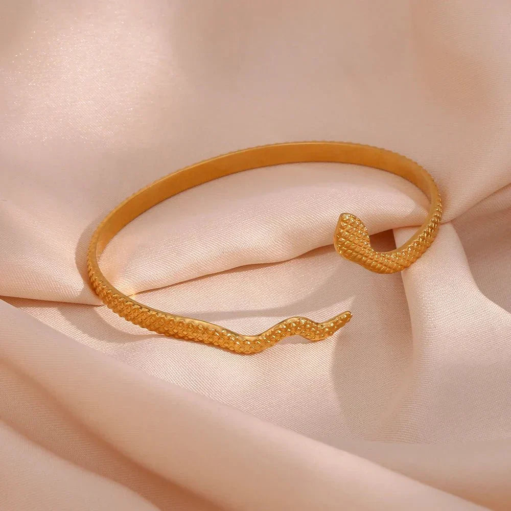 Elegant 14k Gold Chain Cuff Bracelet