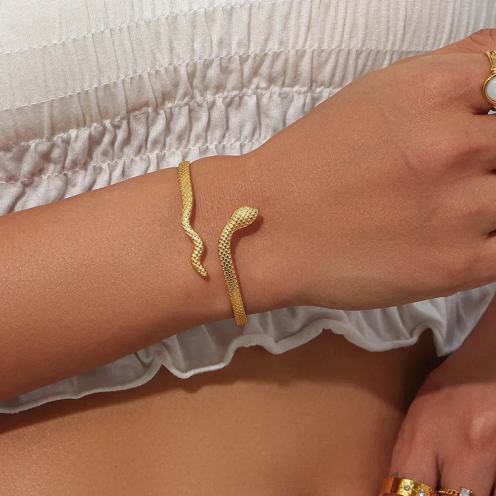 Elegant 14k Gold Chain Cuff Bracelet - Luxicro