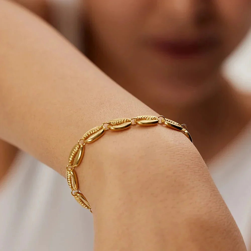 Dainty Beach Shell Gold Charm Bangle