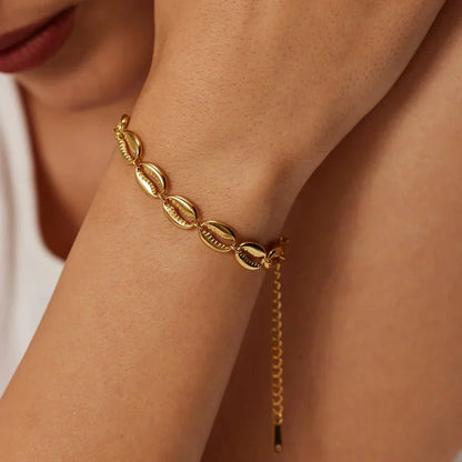 Dainty Beach Shell Gold Charm Bangle - Luxicro