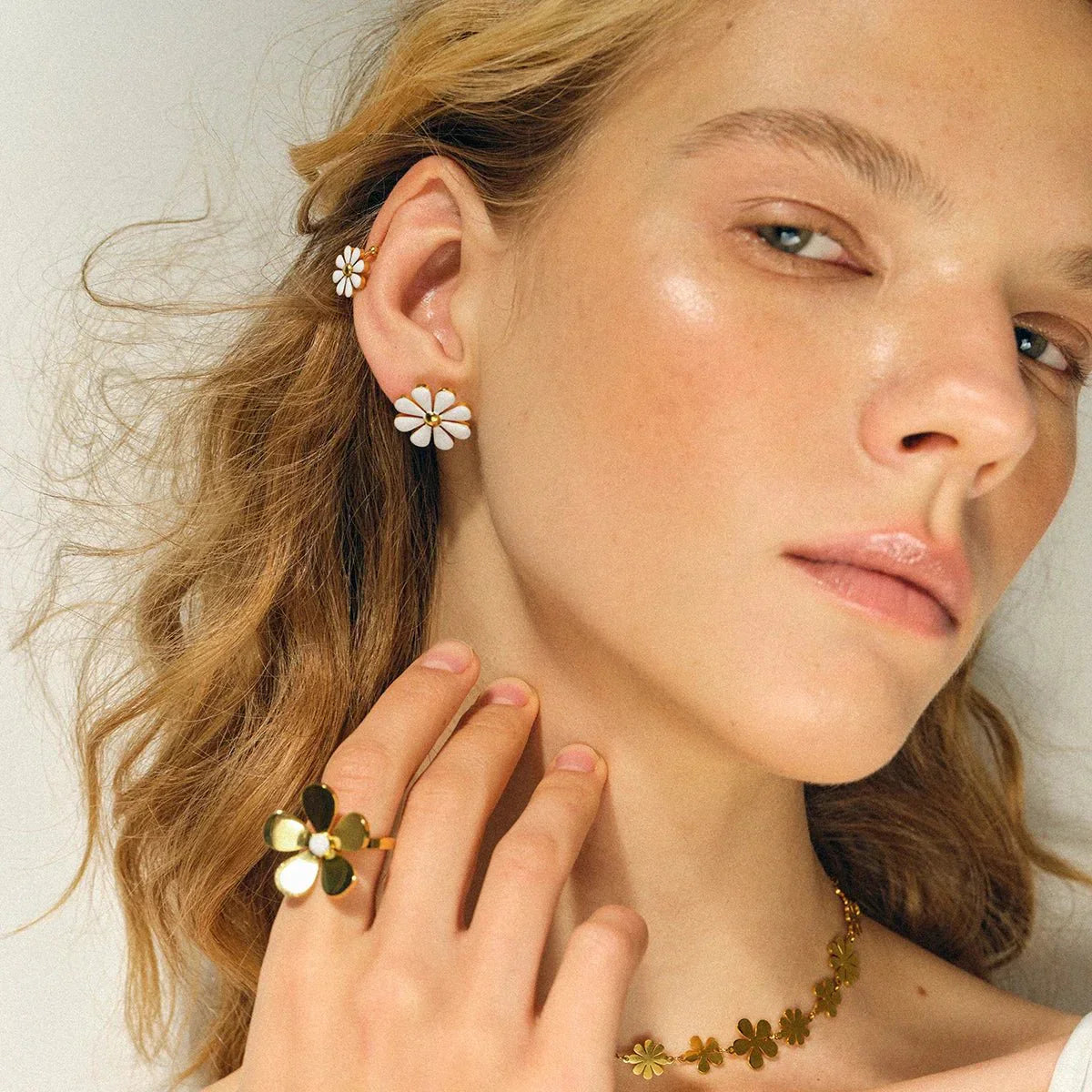 Dainty Rose Gold Floral Earrings - Luxicro