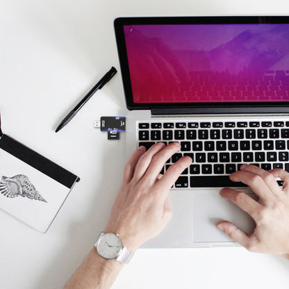 Versatile 6-in-1 USB Card Reader