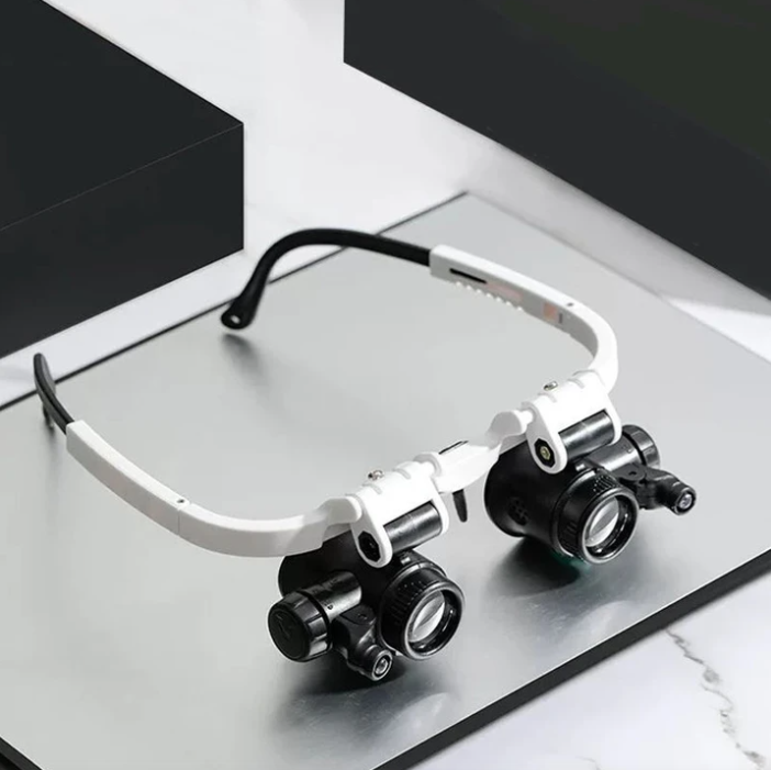 Bright LED Magnifying Glass with Adjustable Light - Luxicro