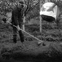 Cordless Garden Trimmer with Variable Cutting Height