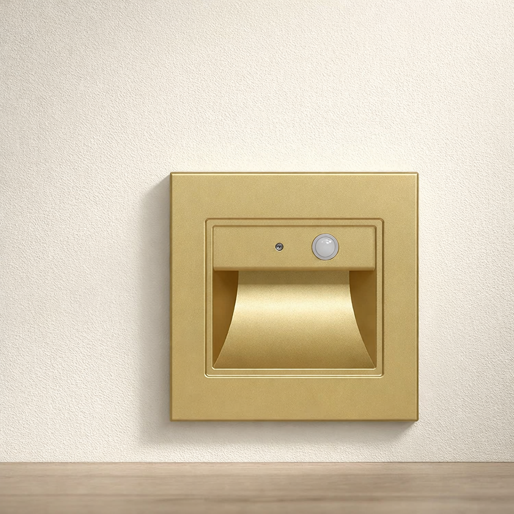 Contemporary Outdoor LED Wall Light - Luxicro