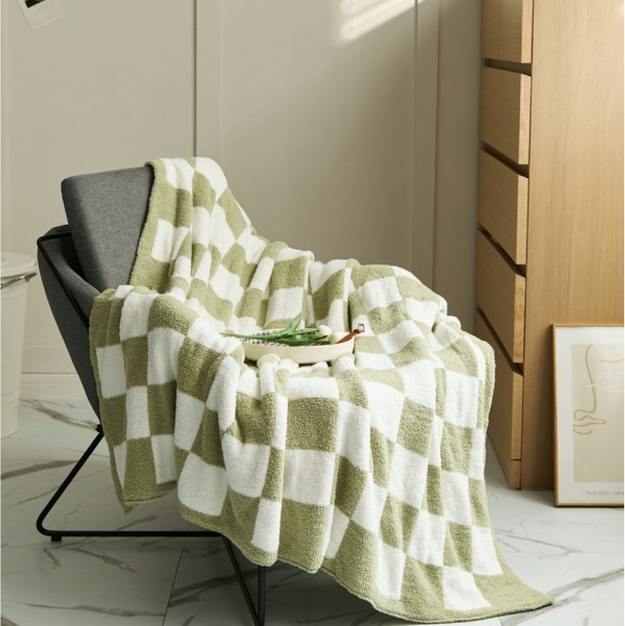 Plush Black White Knitted Throw Blanket