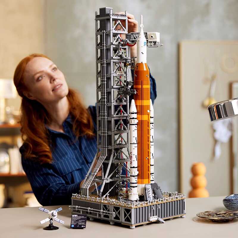 Official NASA Artemis Model Rocket Kit