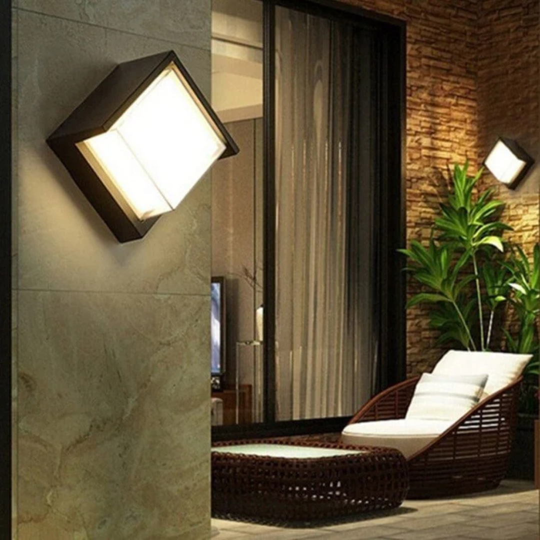 Automatic Dusk to Dawn Outdoor Wall Lamp