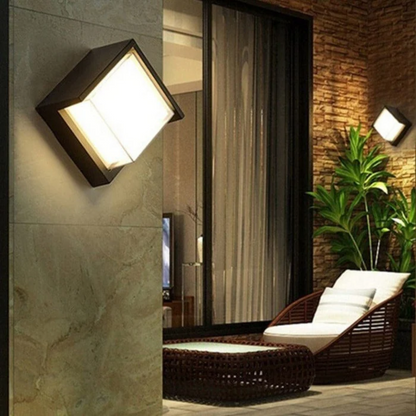 Automatic Dusk to Dawn Outdoor Wall Lamp