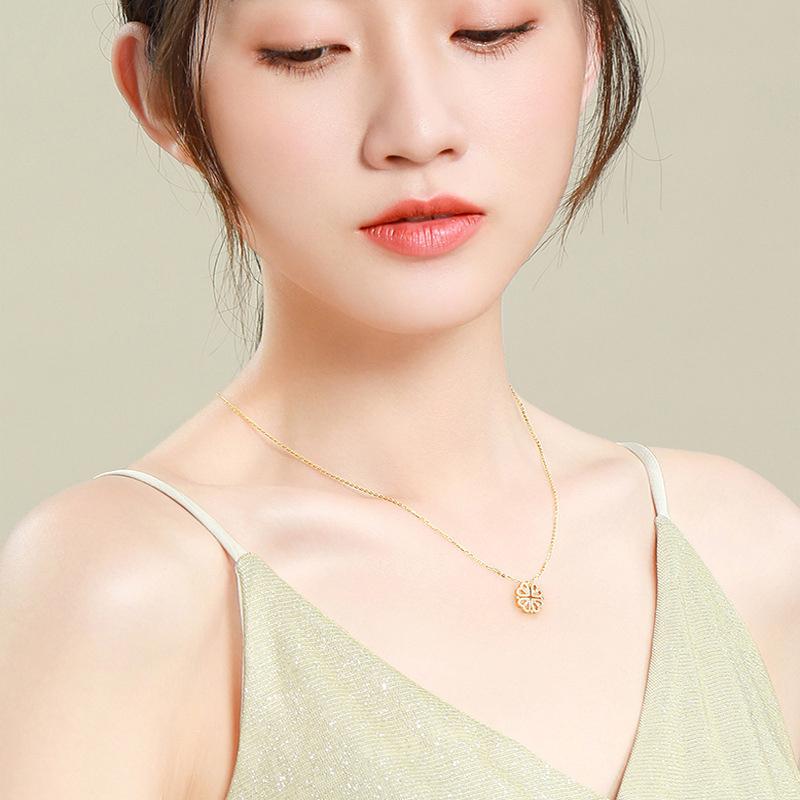 Delicate Lucky Clover Pendant Necklace