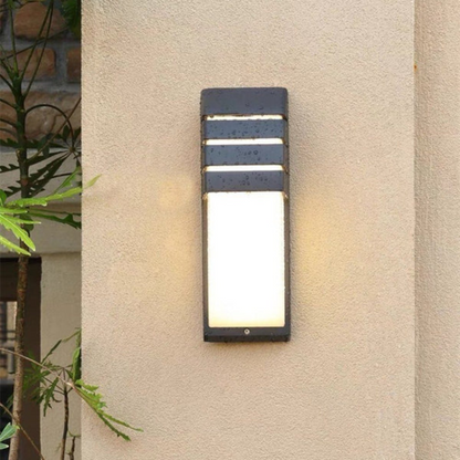 Automatic Dusk to Dawn Outdoor Wall Lamp