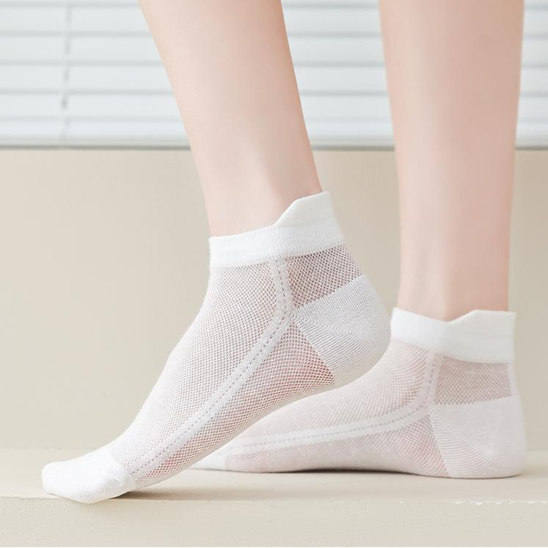 Slim No-Show Grip Socks