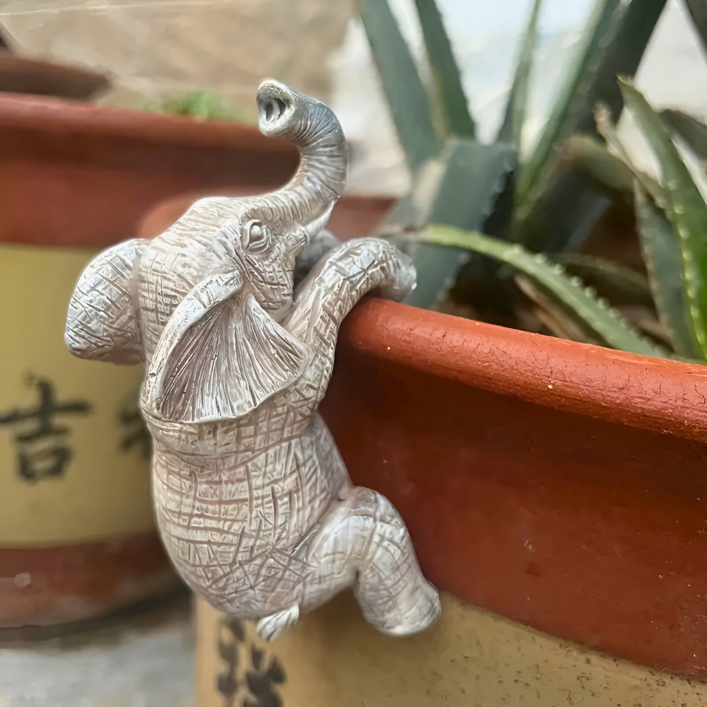 Exotic Animal Wall Climber Statue - Luxicro