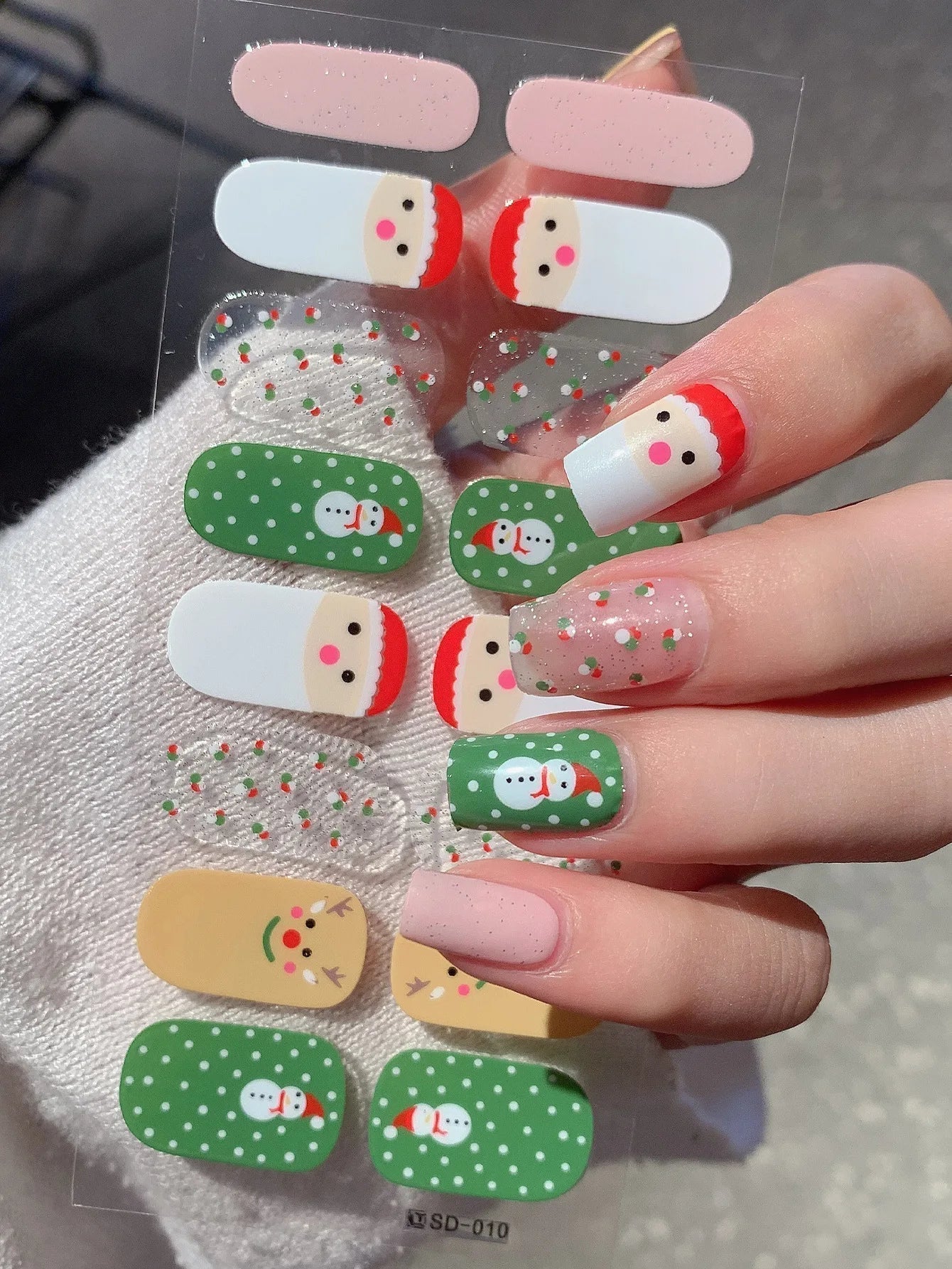 Simple DIY Holiday Nail Art Set