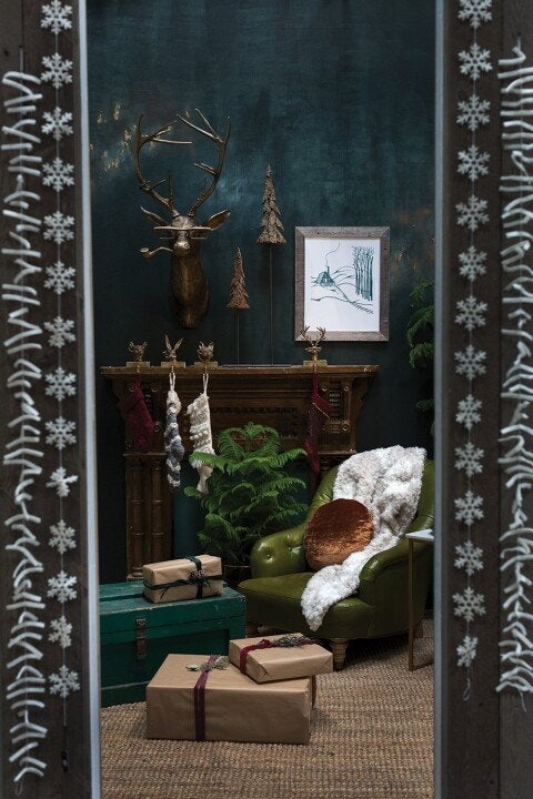 Fun Wildlife Wall Decoration for Living Room