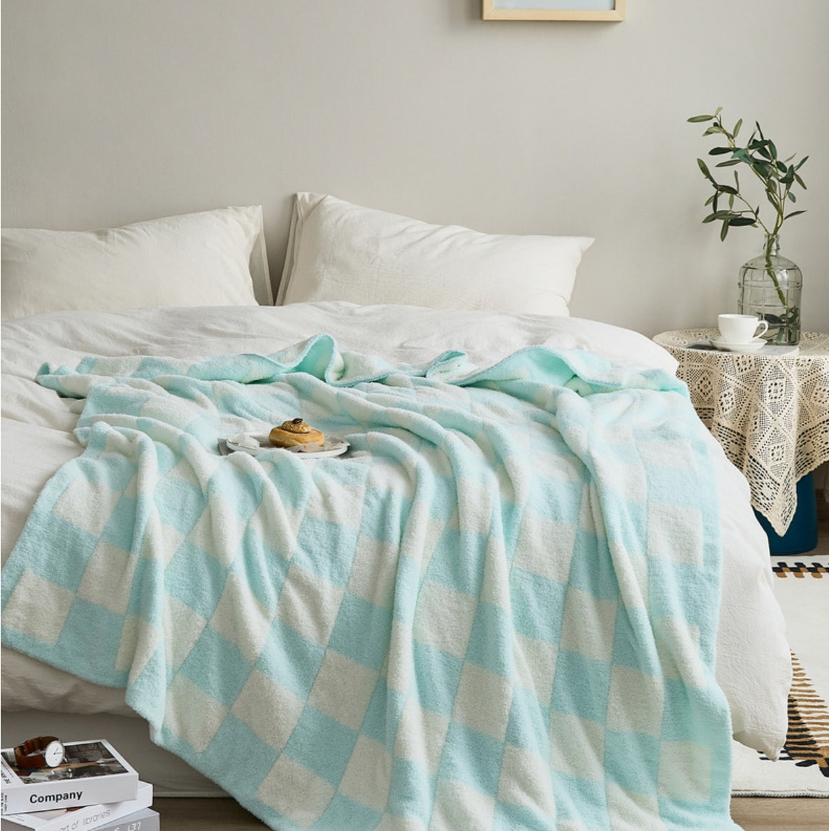 Plush Black White Knitted Throw Blanket