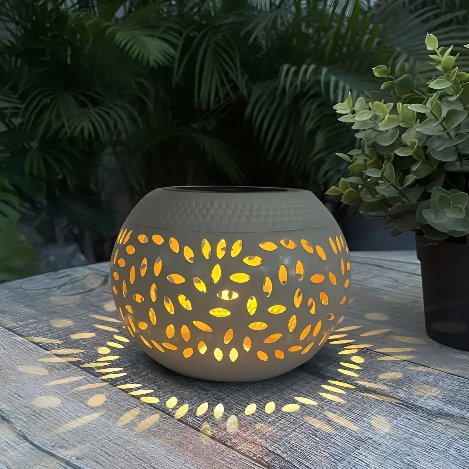 Decorative Outdoor Solar Dot Spot Light - Luxicro
