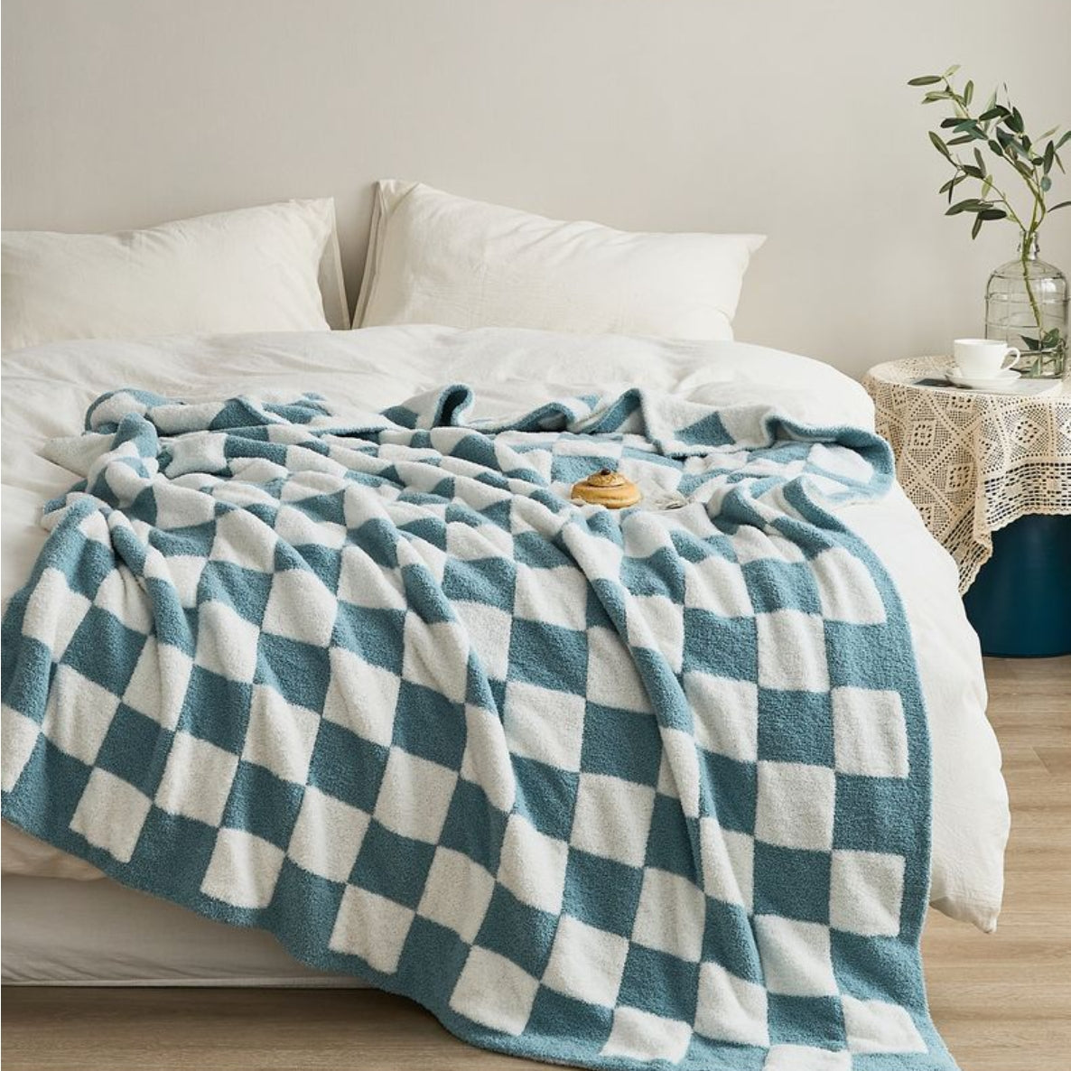Plush Black White Knitted Throw Blanket