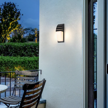 Automatic Dusk to Dawn Outdoor Wall Lamp