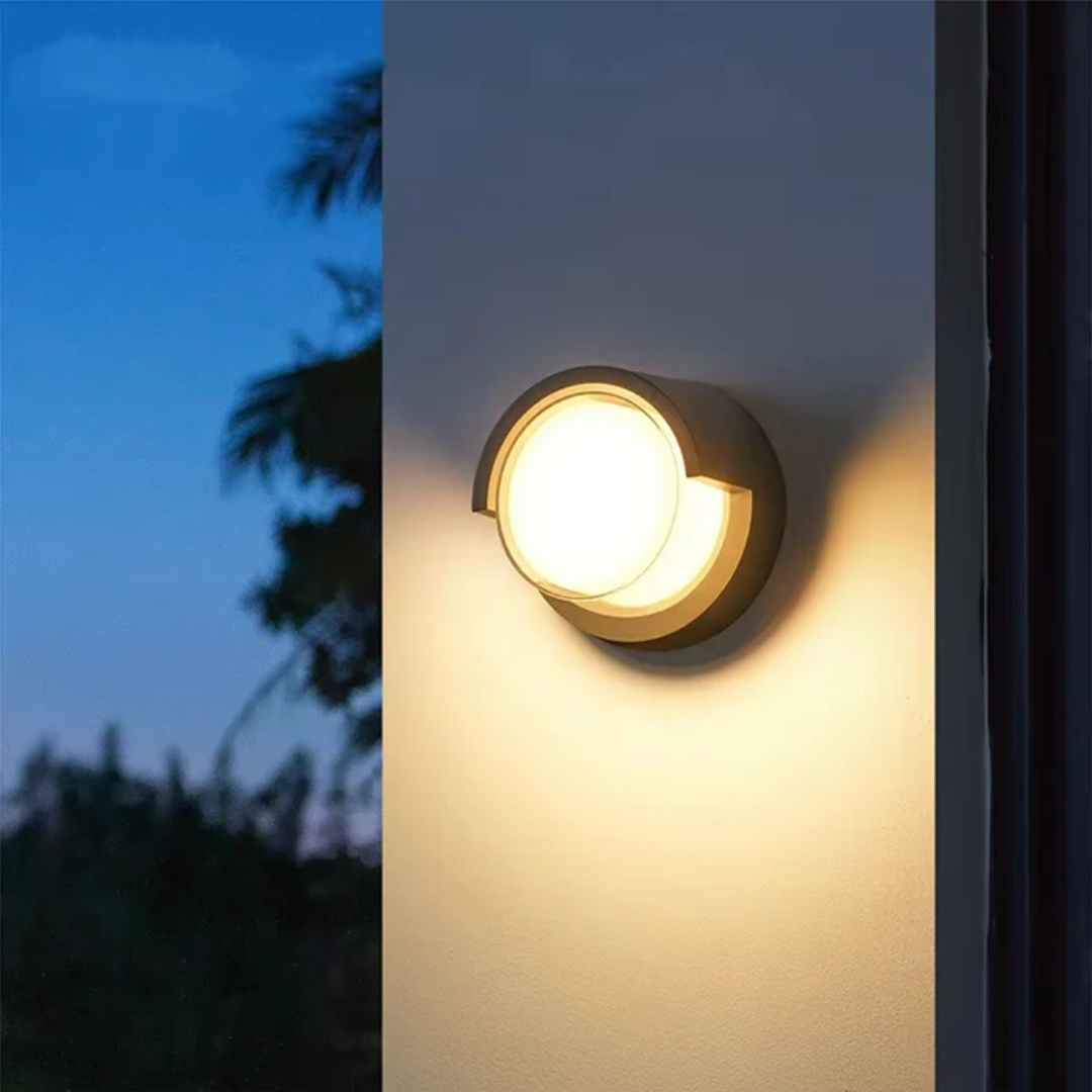 Automatic Dusk to Dawn Outdoor Wall Lamp