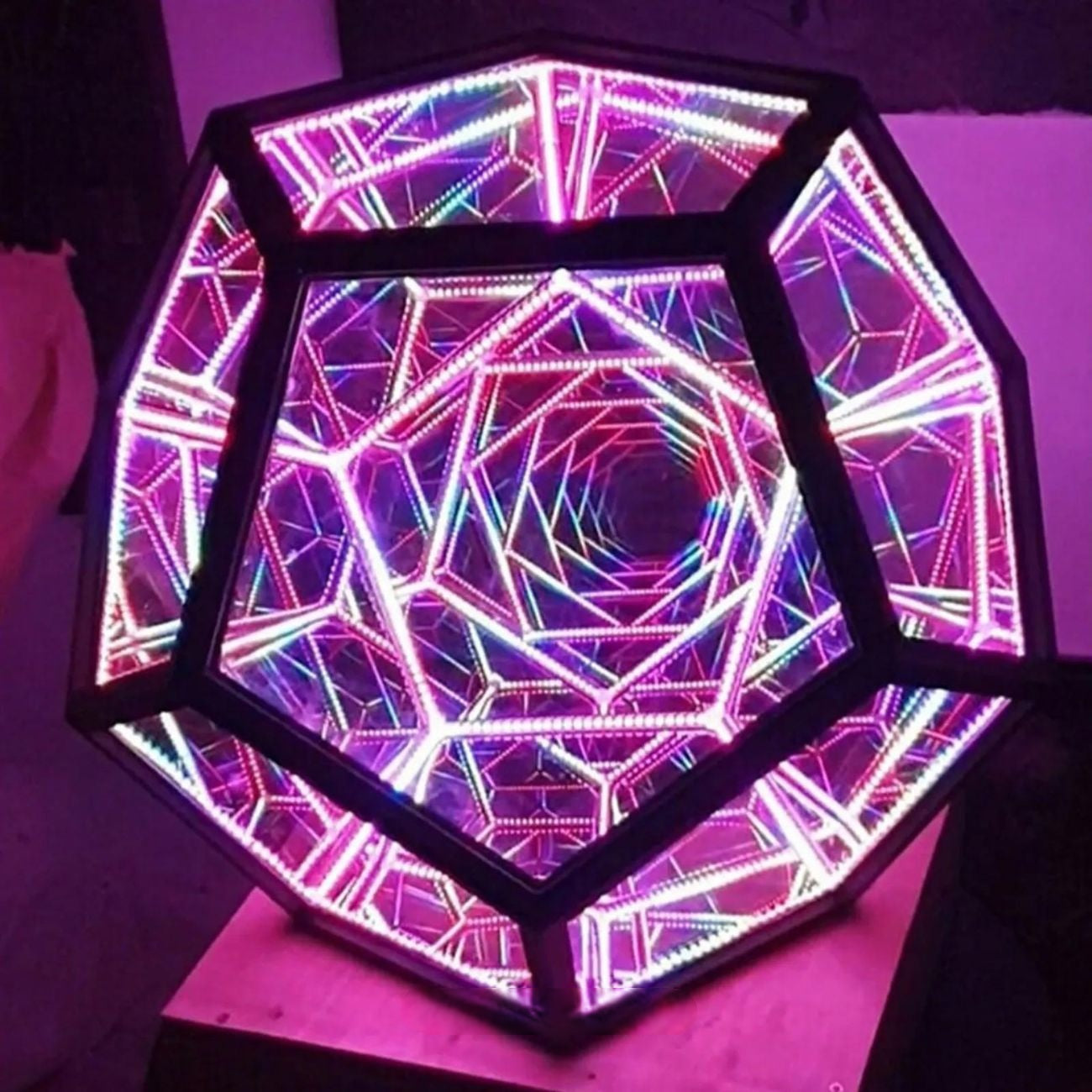 Colorful LED Globe Lamp with 3D Visual Effect