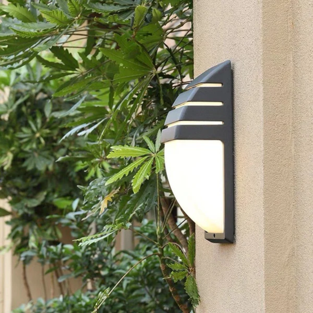 Automatic Dusk to Dawn Outdoor Wall Lamp
