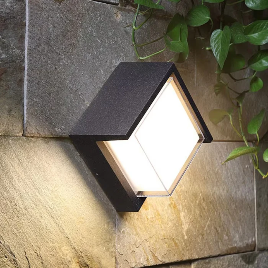 Automatic Dusk to Dawn Outdoor Wall Lamp - Luxicro
