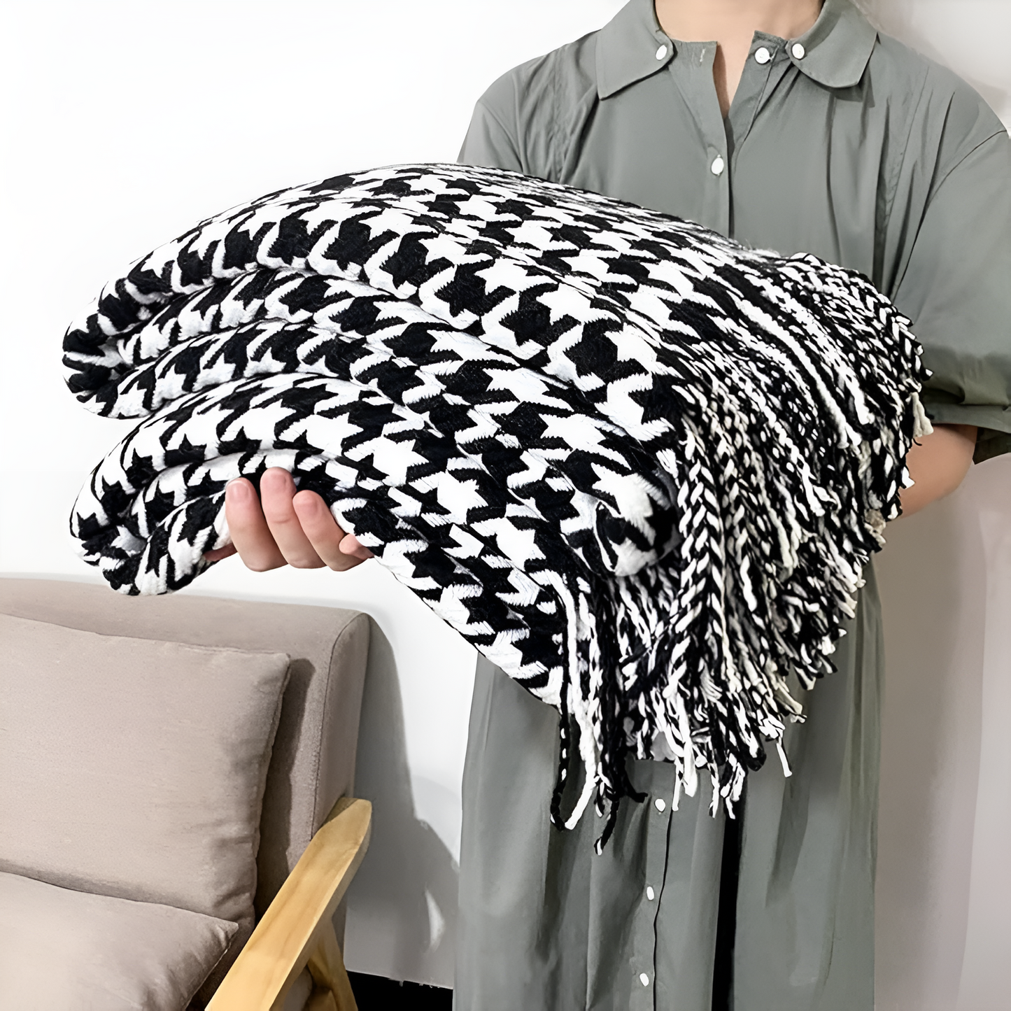 Timeless Black White Plaid Throw Blanket - Luxicro