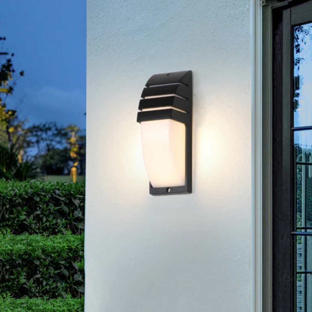 Automatic Dusk to Dawn Outdoor Wall Lamp - Luxicro